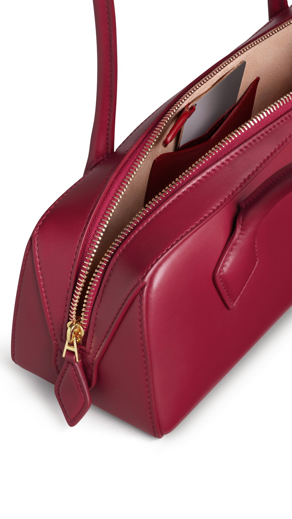ALA&Iuml;A LE TECKEL MEDIUM BAG IN CALFSKIN CARMINE - View 3