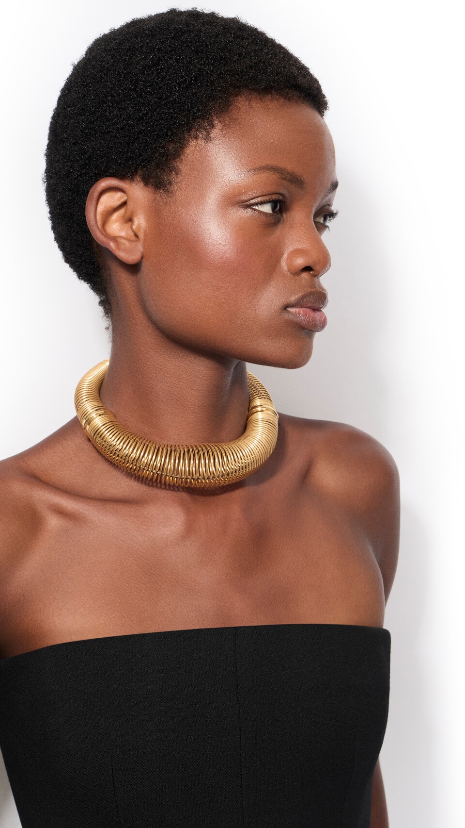ALA&Iuml;A SPIRAL TORQUE NECKLACE YELLOW GOLD METALS - View 2