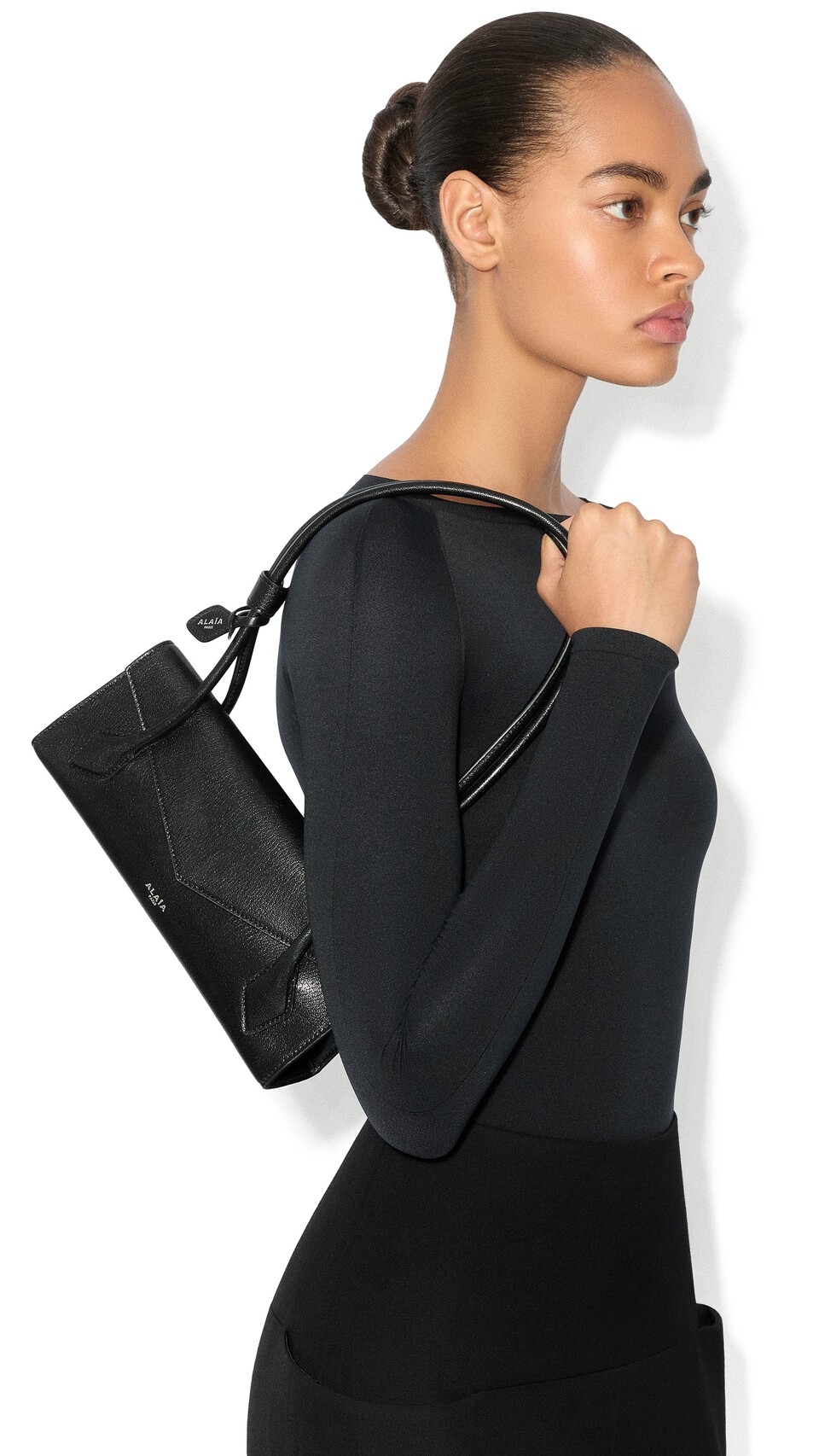 ALA&Iuml;A LE TECKEL FLAP SMALL BAG IN SHINY GOATSKIN BLACK - View 4
