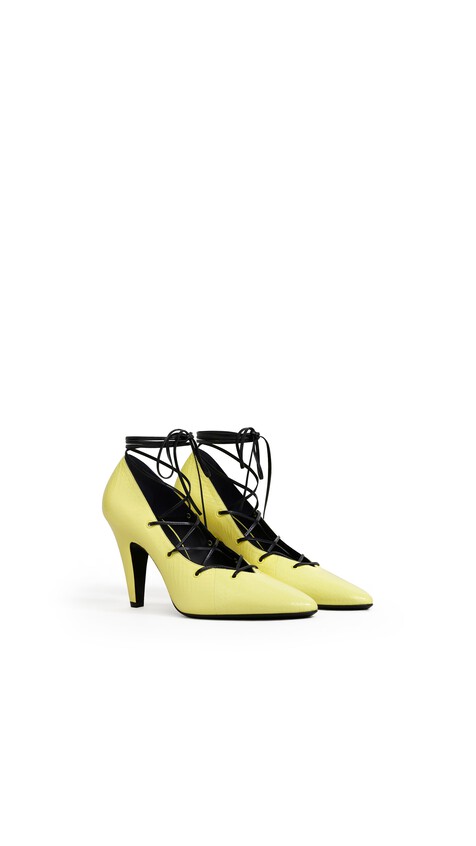 ALA&Iuml;A CONE LACED PUMPS IN AYERS LEATHER PALE YELLOW - View 2