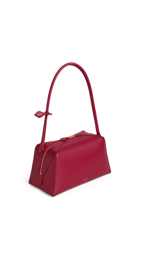 ALA&Iuml;A LE BOULEDOGUE BAG IN CALFSKIN CARMINE - View 2