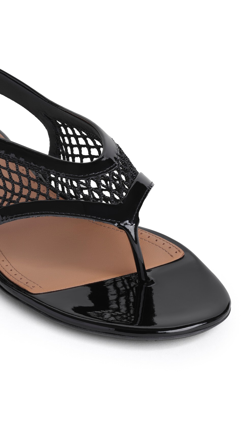 ALA&Iuml;A FISHNET THONG SANDALS IN PATENT CALFSKIN BLACK - View 3