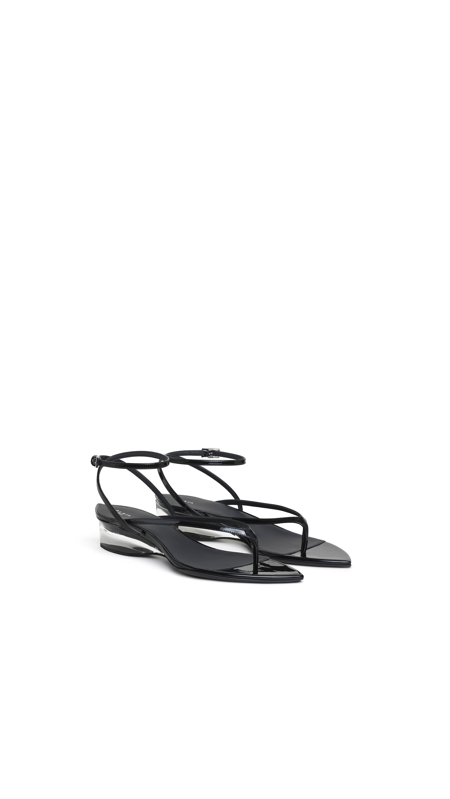 ALA&Iuml;A INVISIBLE THONG IN PATENT CALFSKIN BLACK - View 2