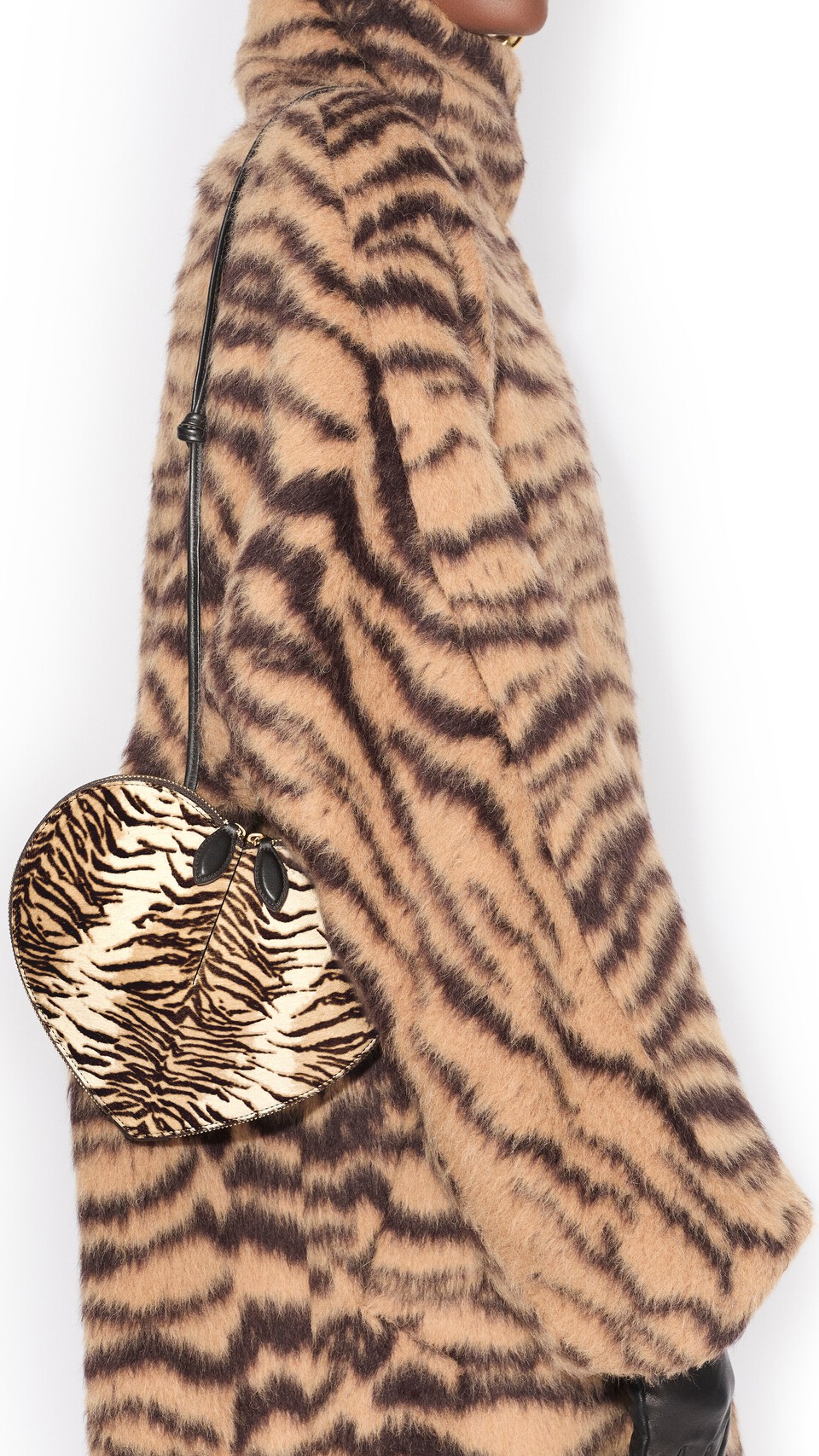 ALA&Iuml;A LE C&OElig;UR BAG IN HAIRCALF NATURAL - View 4