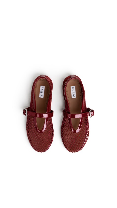 ALA&Iuml;A BALLET FLATS IN FISHNET CARMINE - View 2