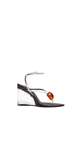 OPTICAL WHITE - ALA&Iuml;A INVISIBLE JEWEL WEDGE SANDALS IN PATENT CALFSKIN 