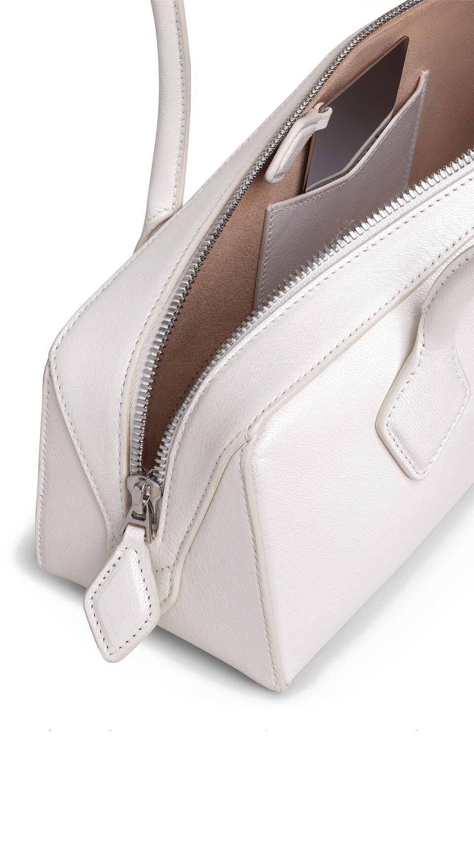 ALA&Iuml;A LE TECKEL MEDIUM BAG IN GOATSKIN IVORY - View 3