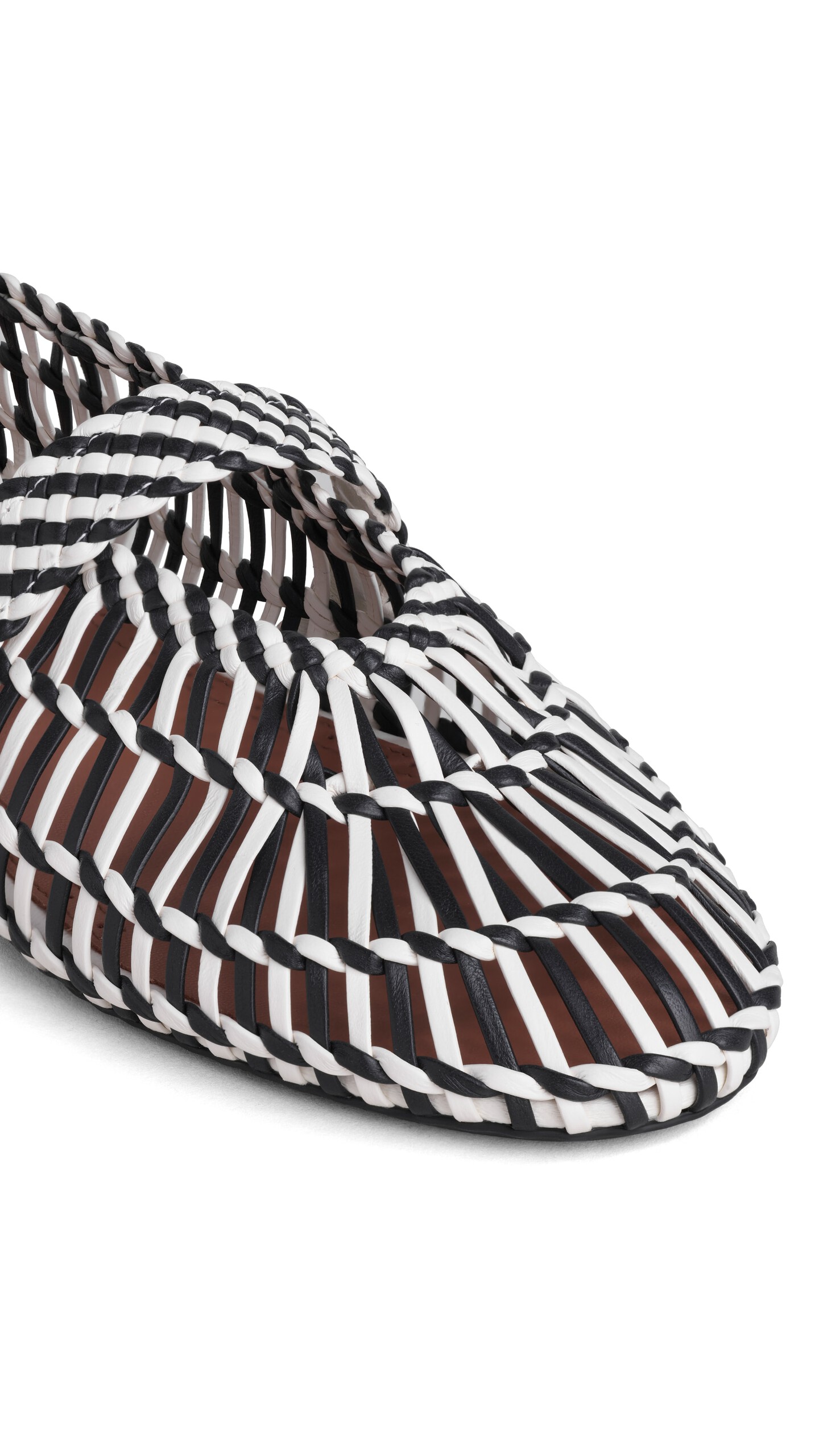 ALA&Iuml;A BALLET FLATS IN WEAVED LAMBSKIN BLACK/WHITE - View 3