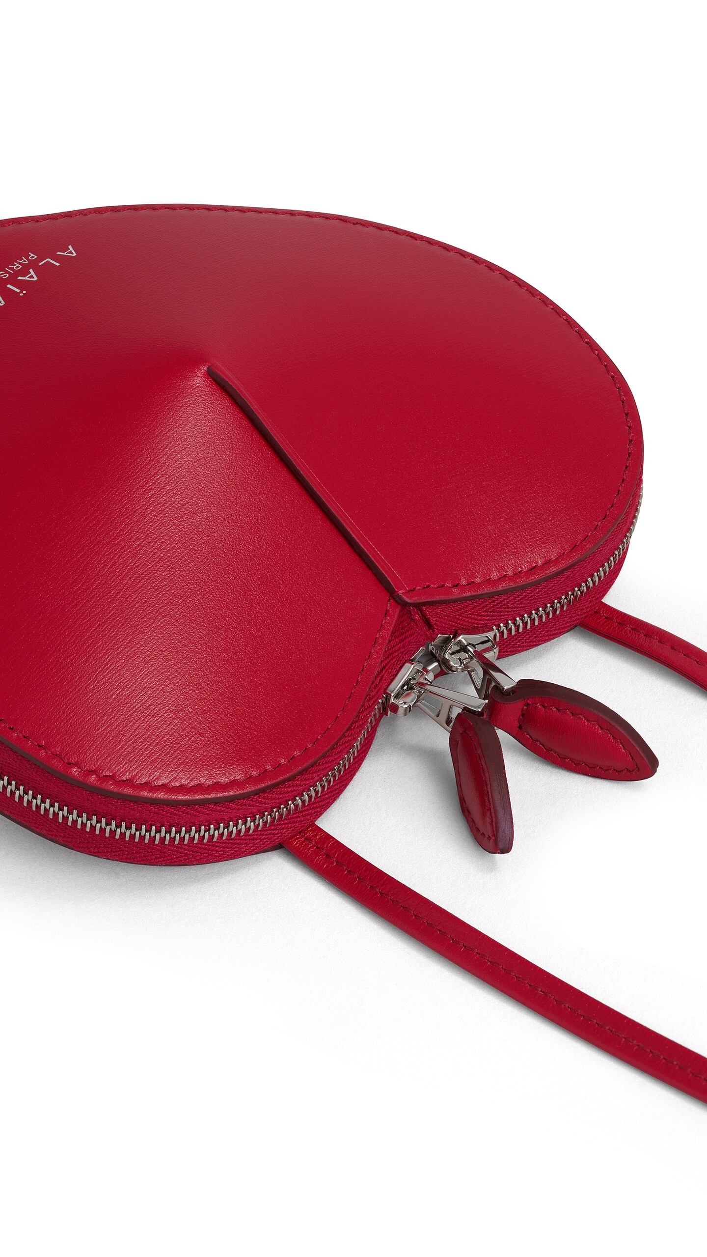 ALA&Iuml;A LE C&OElig;UR SMALL BAG IN CALFSKIN RED - View 4