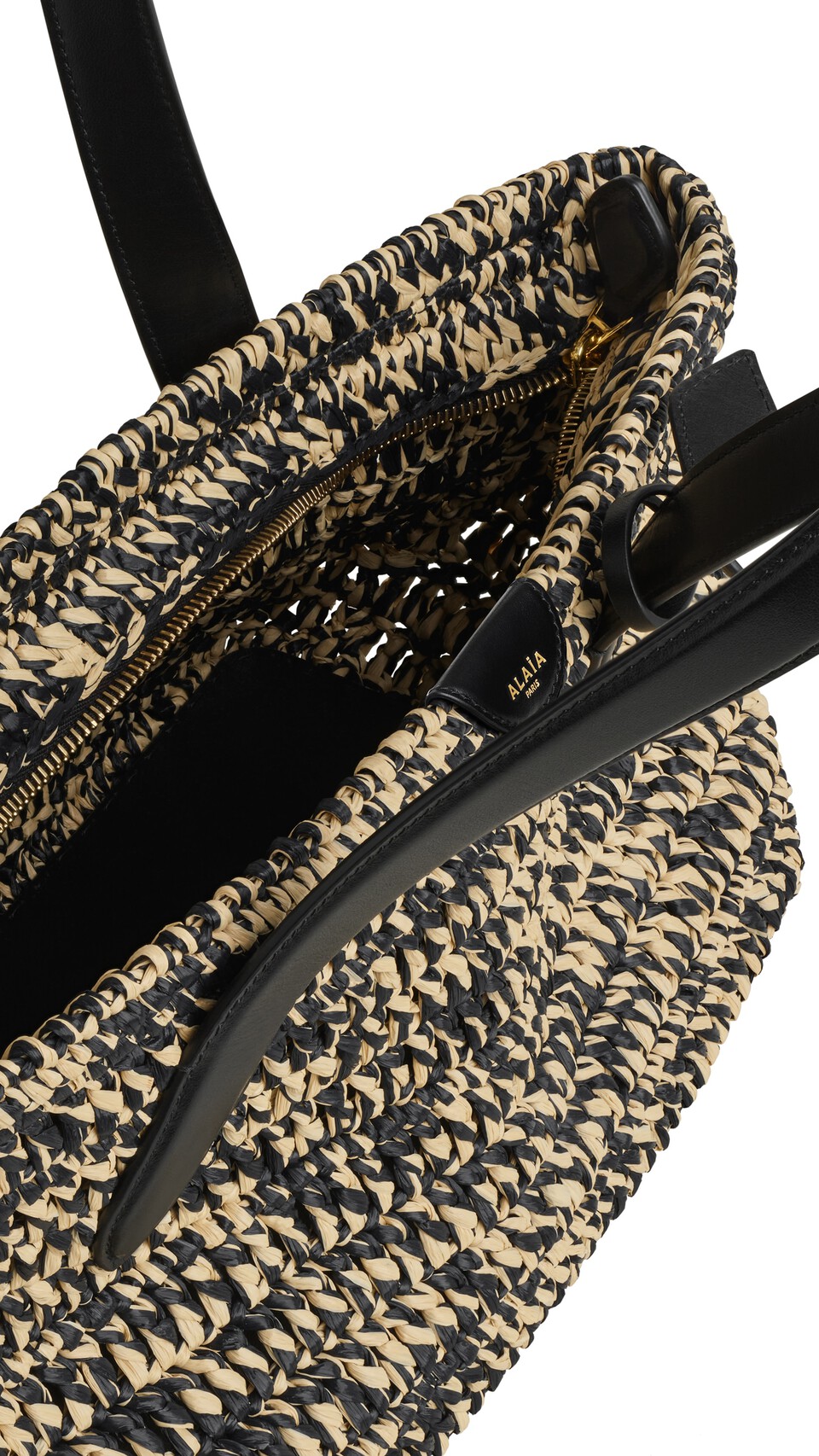 ALA&Iuml;A LE PANIER EAST WEST MEDIUM IN RAFFIA NATURAL/BLACK - View 3