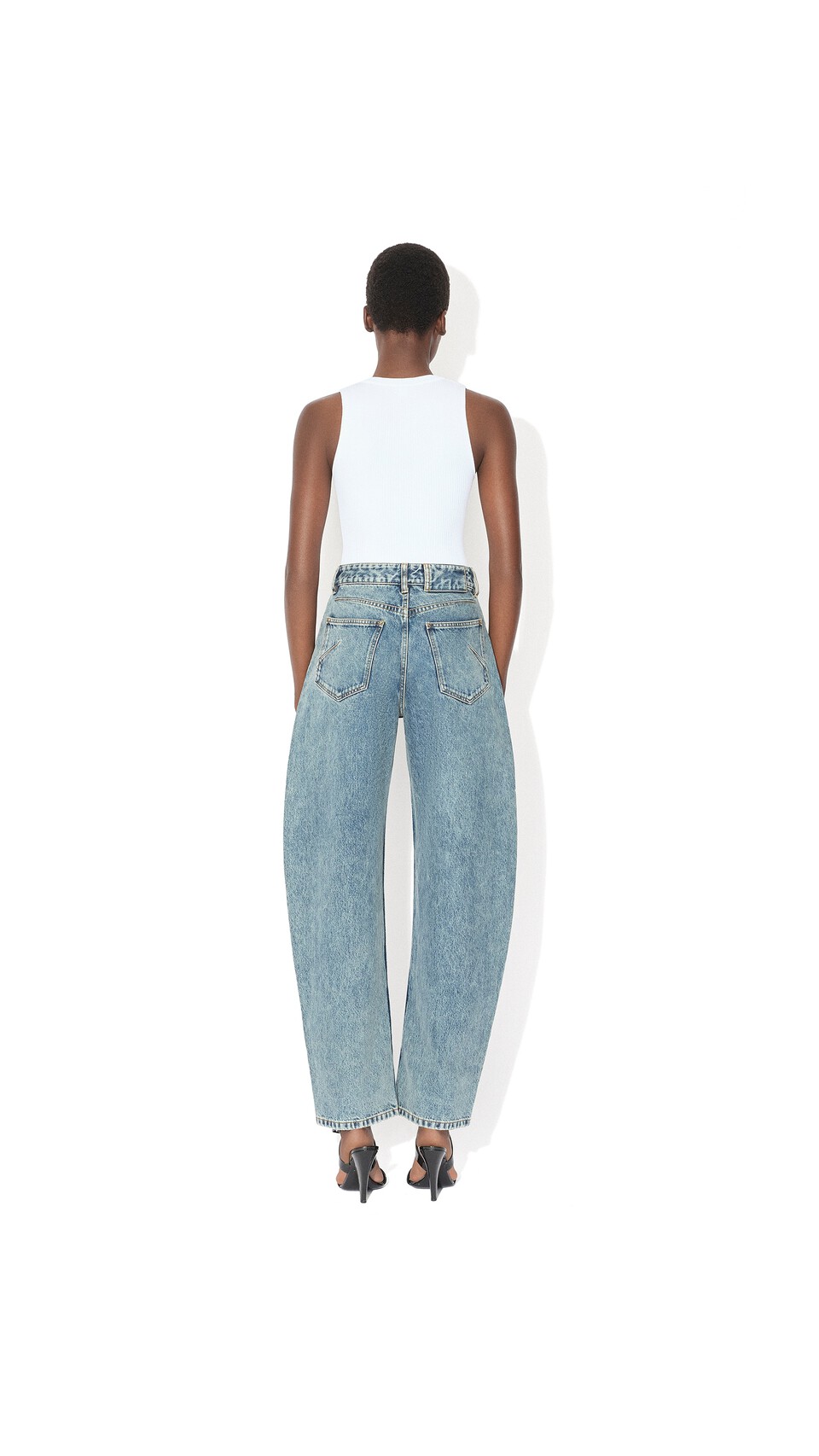 ALA&Iuml;A JEANS ARROTONDATI IN DENIM BLU VINTAGE - View 3