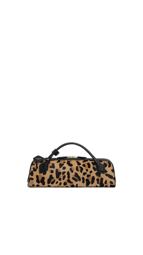 ALA&Iuml;A LE TECKEL CLUTCH IN LEOPARD HAIRCALF BROWN