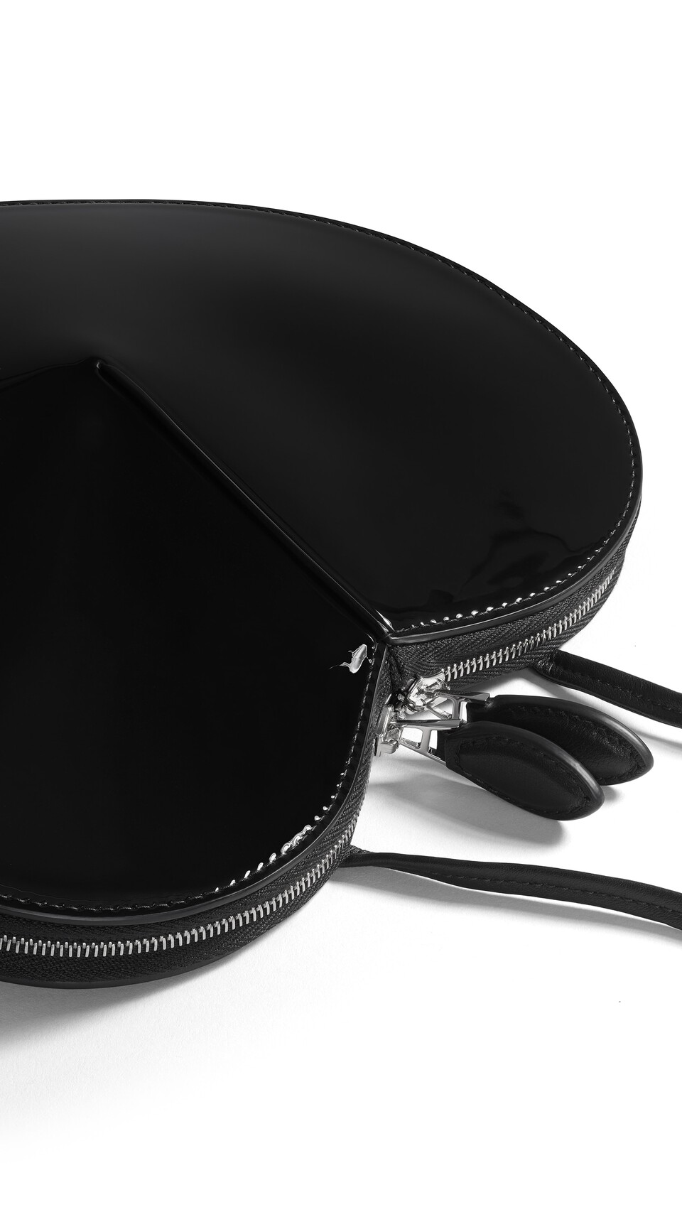 ALA&Iuml;A LE C&OElig;UR BAG IN PATENT LEATHER BLACK - View 3