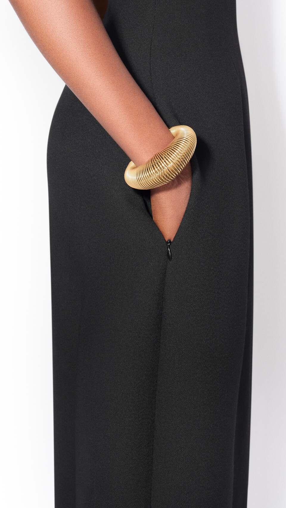 ALA&Iuml;A SPIRAL CUFF YELLOW GOLD METALS - View 4