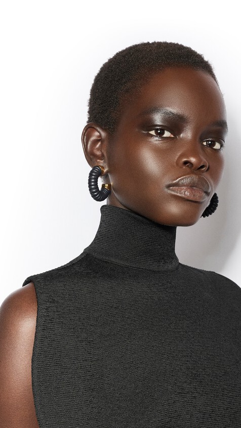 ALA&Iuml;A SMALL BOBINE HOOPS BLACK/GOLD - View 2