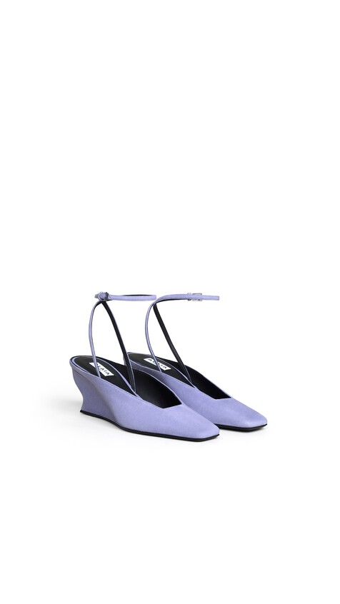 ALA&Iuml;A WAVE WEDGE PUMPS IN SUEDE LILAC - View 2
