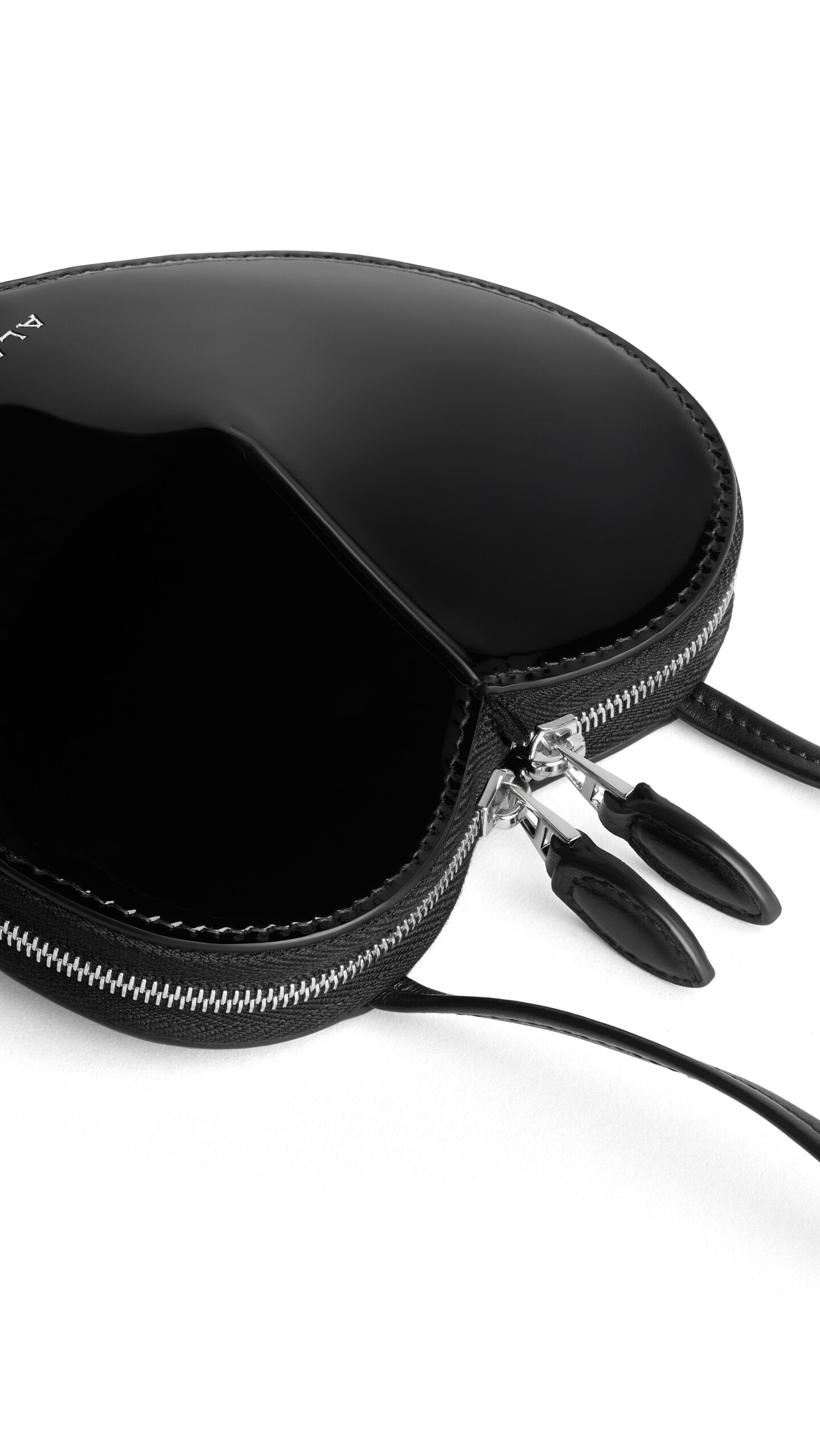 ALA&Iuml;A LE C&OElig;UR SMALL BAG IN PATENT LEATHER BLACK - View 3