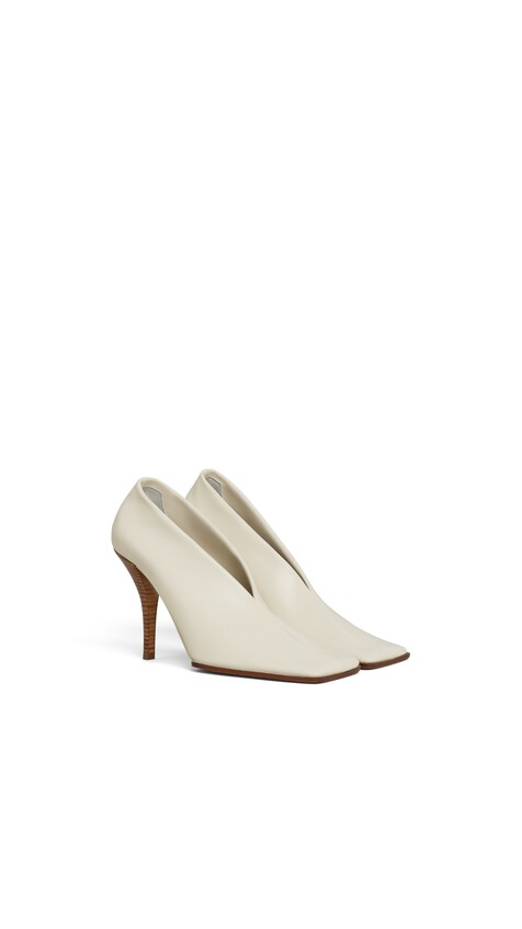 ALA&Iuml;A SOFT SQUARE PUMPS IN LEATHER CLAY - View 2