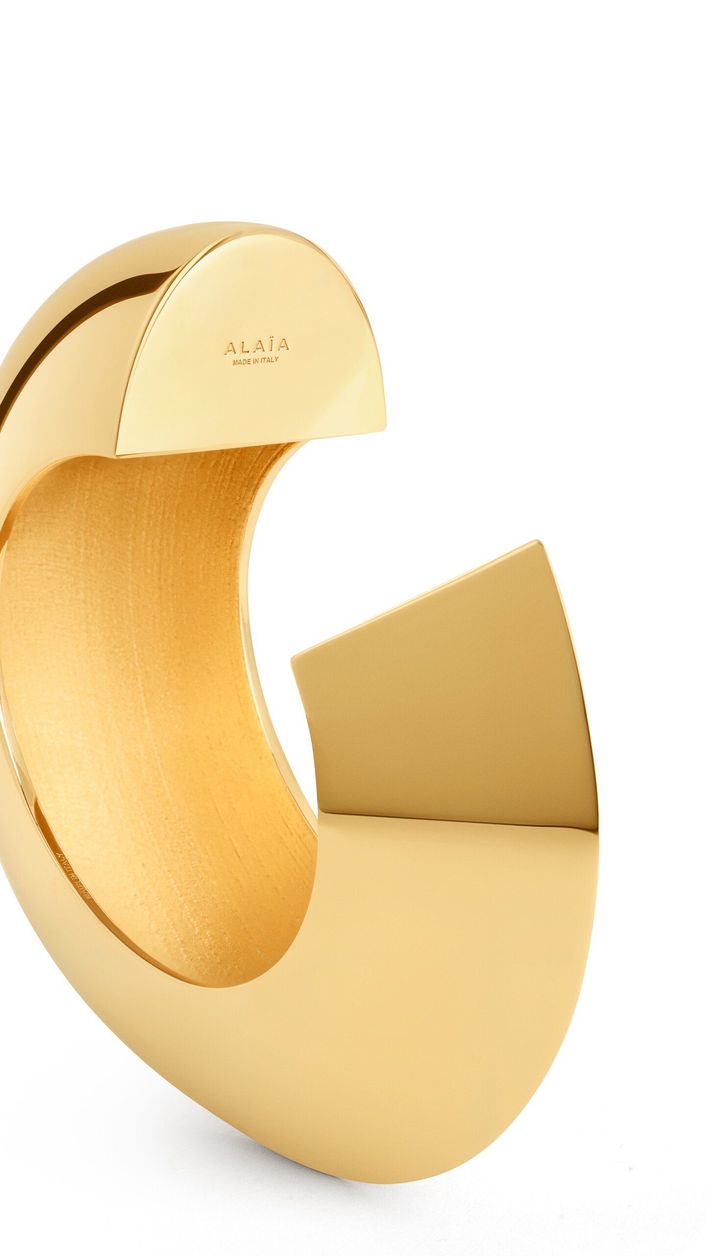 ALA&Iuml;A EDGE MEDIUM CUFF YELLOW GOLD METALS - View 2