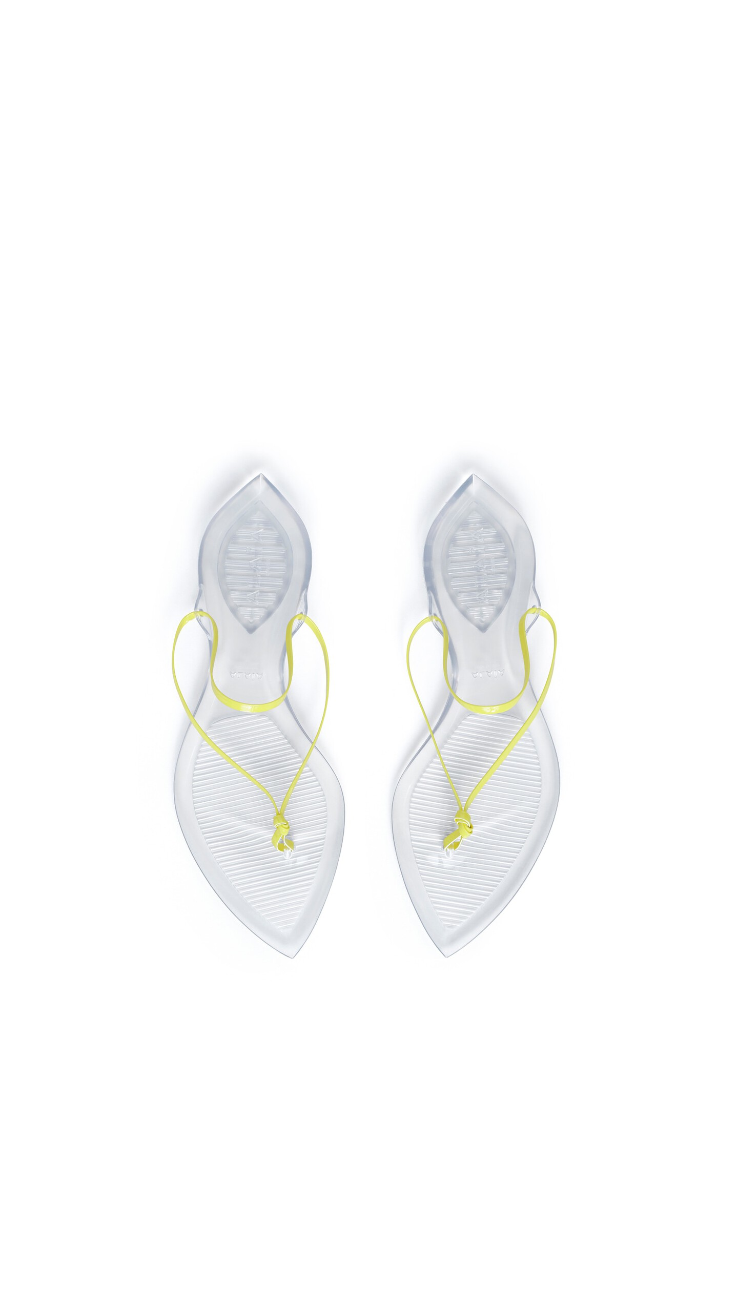 ALA&Iuml;A INVISIBLE THONG IN PATENT LEATHER LEMON YELLOW - View 4