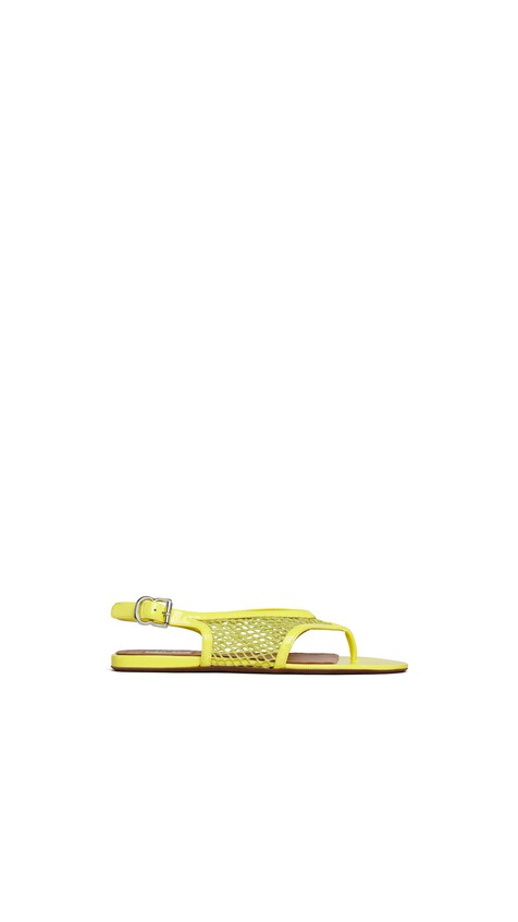ALA&Iuml;A FISHNET THONG SANDALS IN PATENT LEMON YELLOW