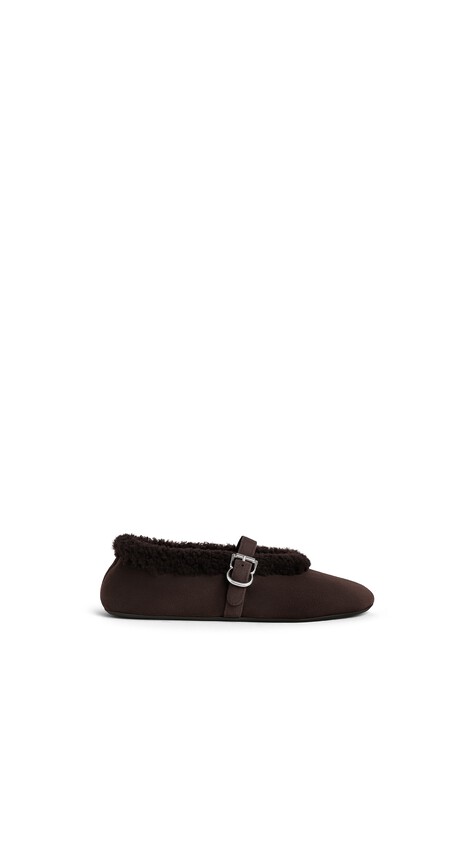 ALA&Iuml;A BALLET FLATS IN MERINO SHEARLING CHESTNUT