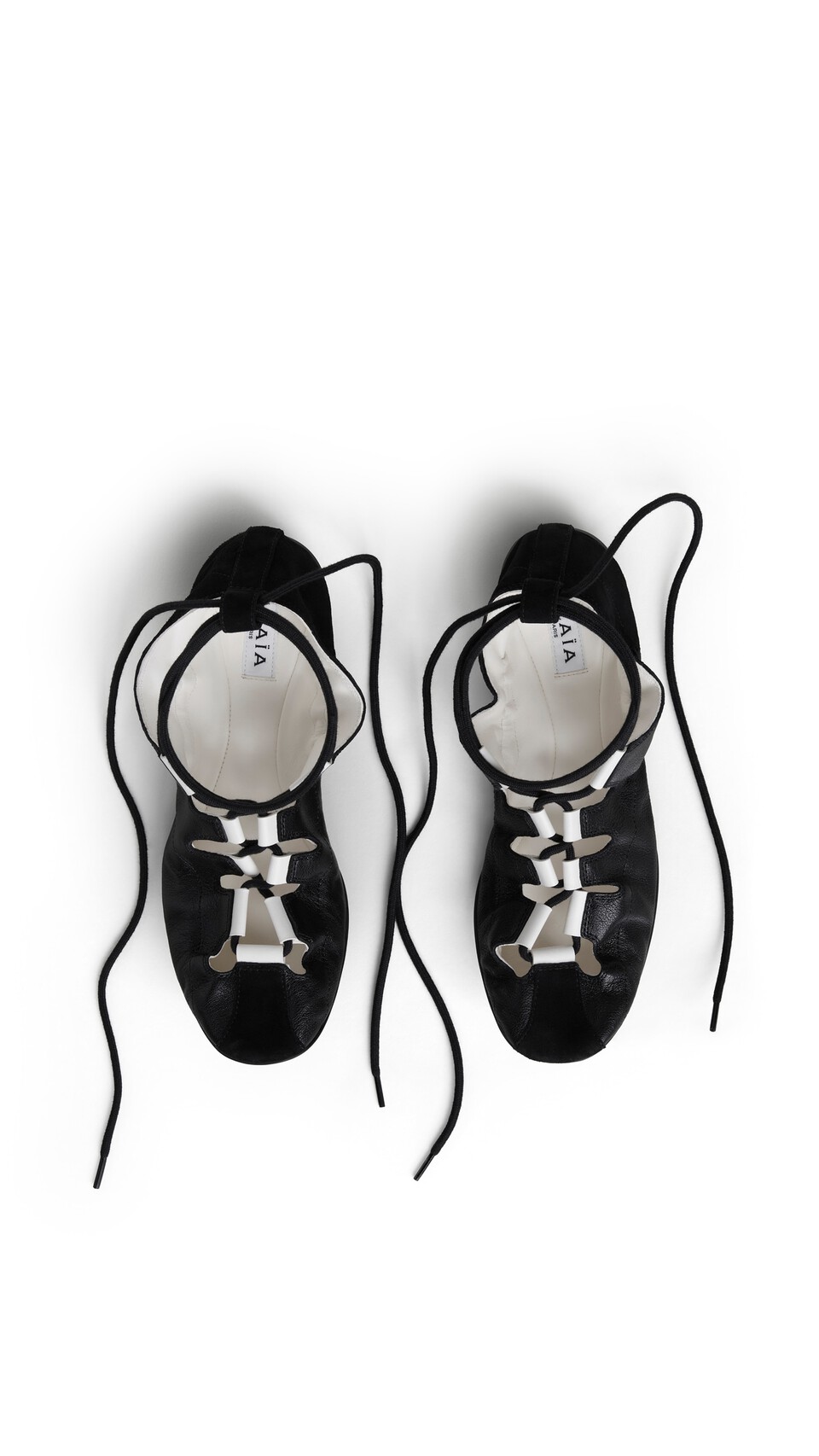 ALA&Iuml;A  FOLD LACED FLATS IN LEATHER BLACK - View 4