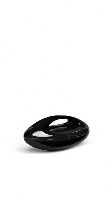 ALA&Iuml;A SCULPTURAL MINAUDIERE IN RESIN BLACK - View 2
