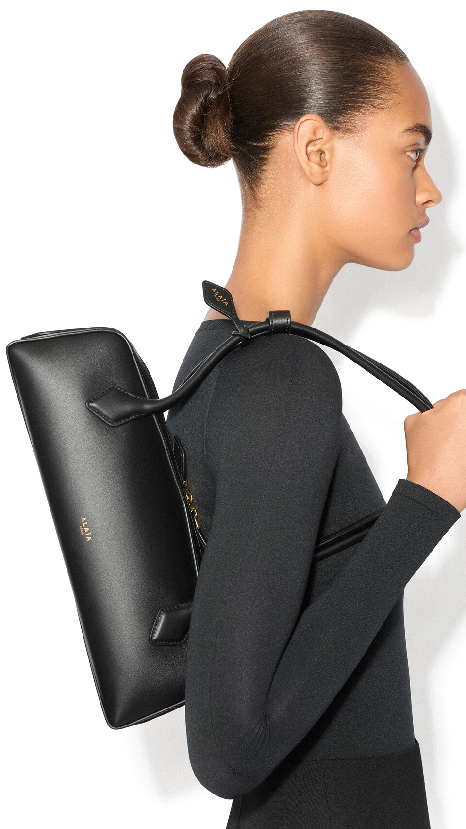 ALA&Iuml;A MITTELGROSSE TASCHE LE TECKEL AUS KALBSLEDER SCHWARZ - View 4