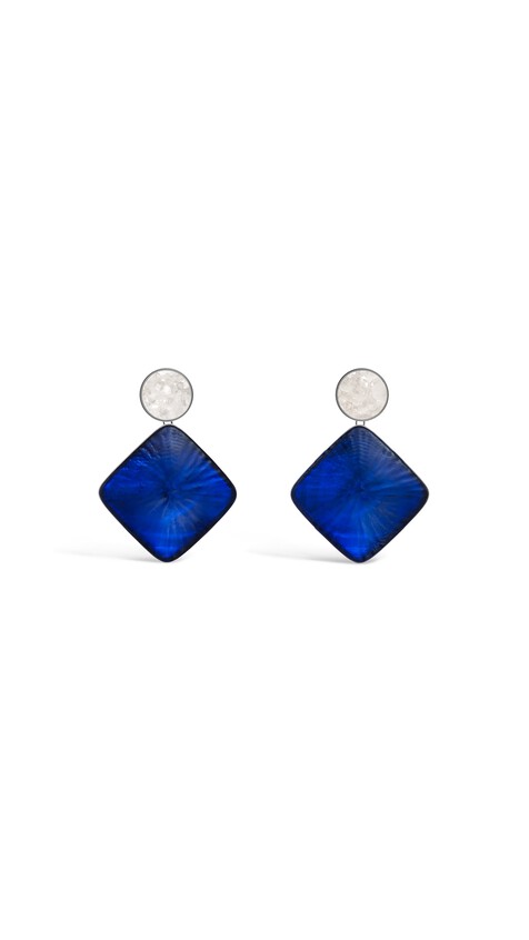 ALA&Iuml;A PENDANT EARRINGS IN ROCK CRYSTAL & PLEXI WHITE/SILVER