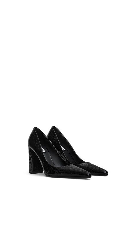 POINTY TOE PUMPS IN CALFSKIN