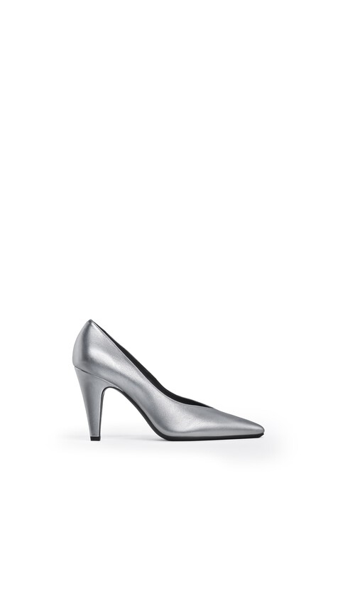 ALA&Iuml;A CONE PUMPS IN LAMINATED LEATHER WHITE SILVER