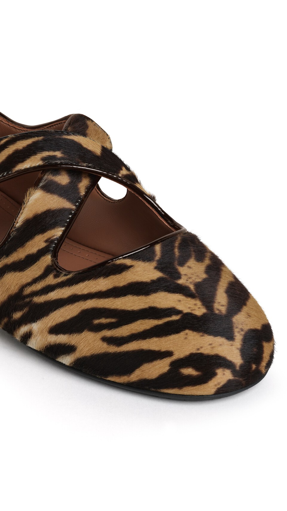 ALA&Iuml;A CRISS CROSS BALLET FLATS IN HAIRCALF NATURAL - View 4