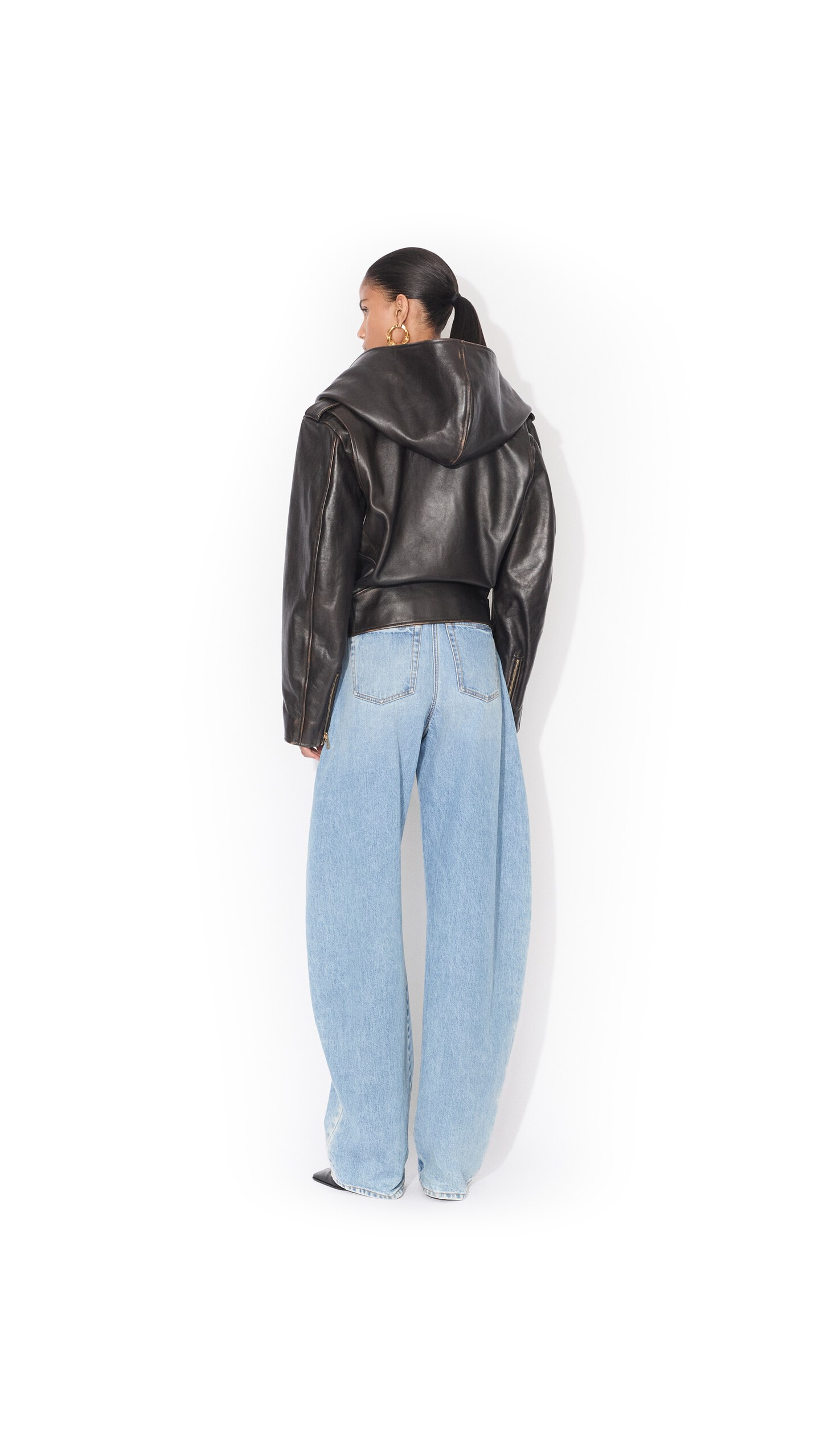 ALA&Iuml;A LEATHER HOODED BIKER JACKET EBENE - View 4