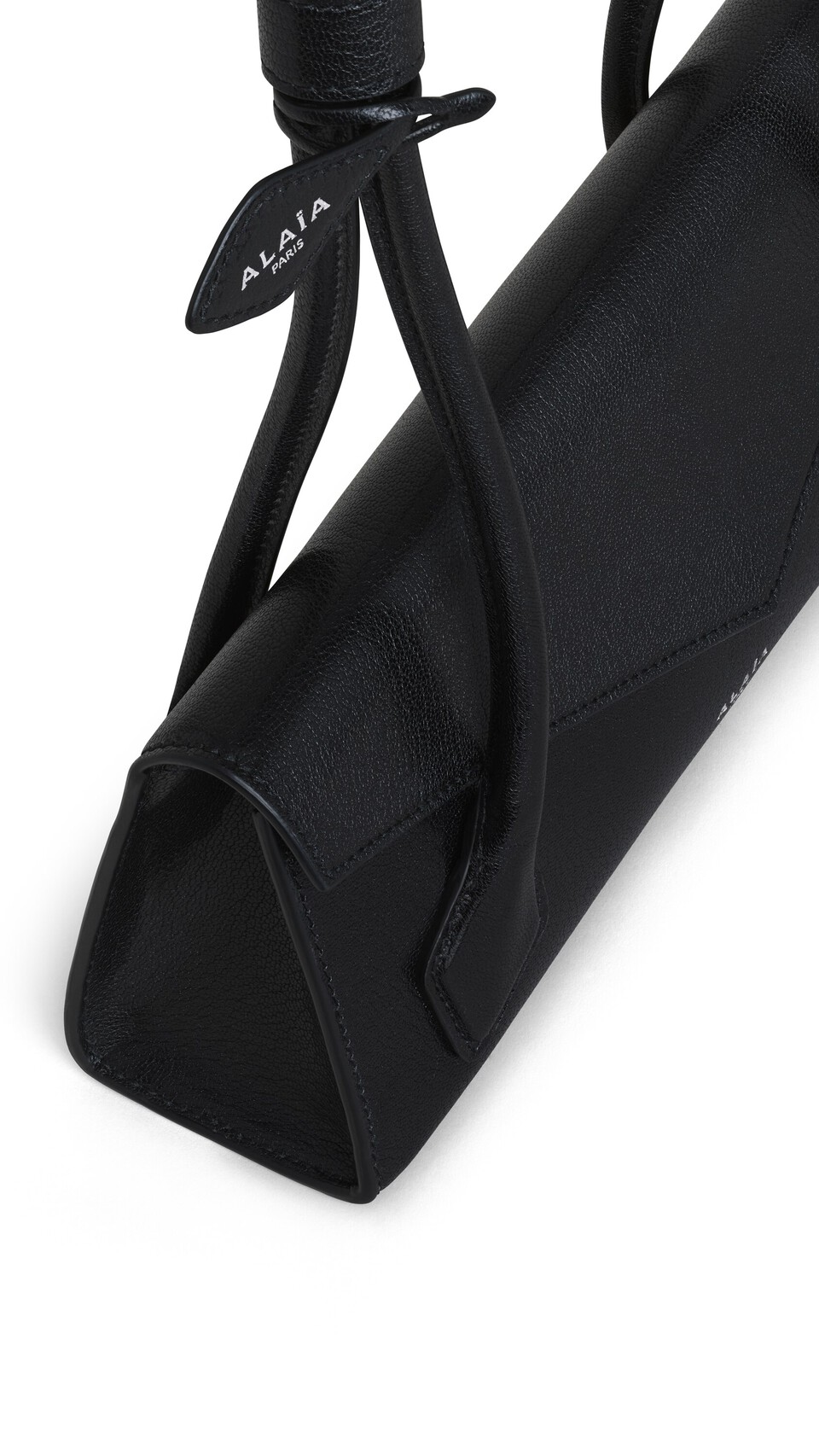 ALA&Iuml;A LE TECKEL FLAP SMALL BAG IN SHINY GOATSKIN BLACK - View 3