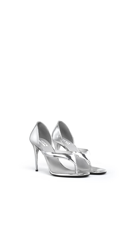 ALA&Iuml;A INFRADITO SANDALS IN MIRROR CALFSKIN WHITE SILVER - View 2