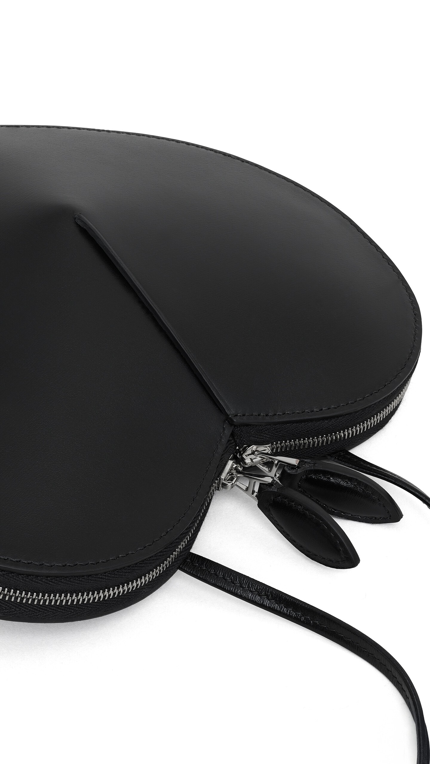 ALA&Iuml;A LE C&OElig;UR BAG IN CALFSKIN BLACK - View 3
