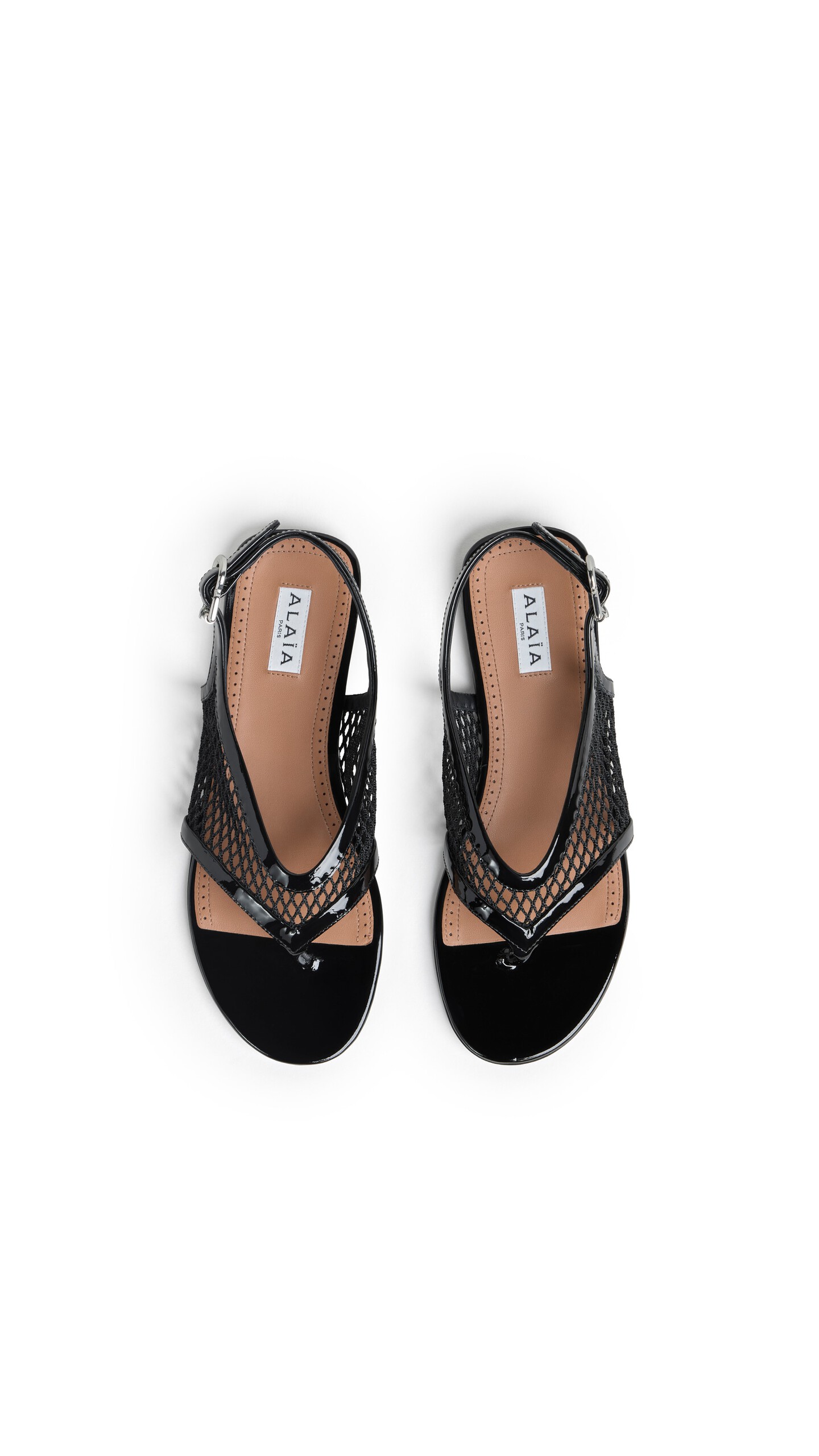 ALA&Iuml;A FISHNET THONG SANDALS IN PATENT CALFSKIN BLACK - View 4