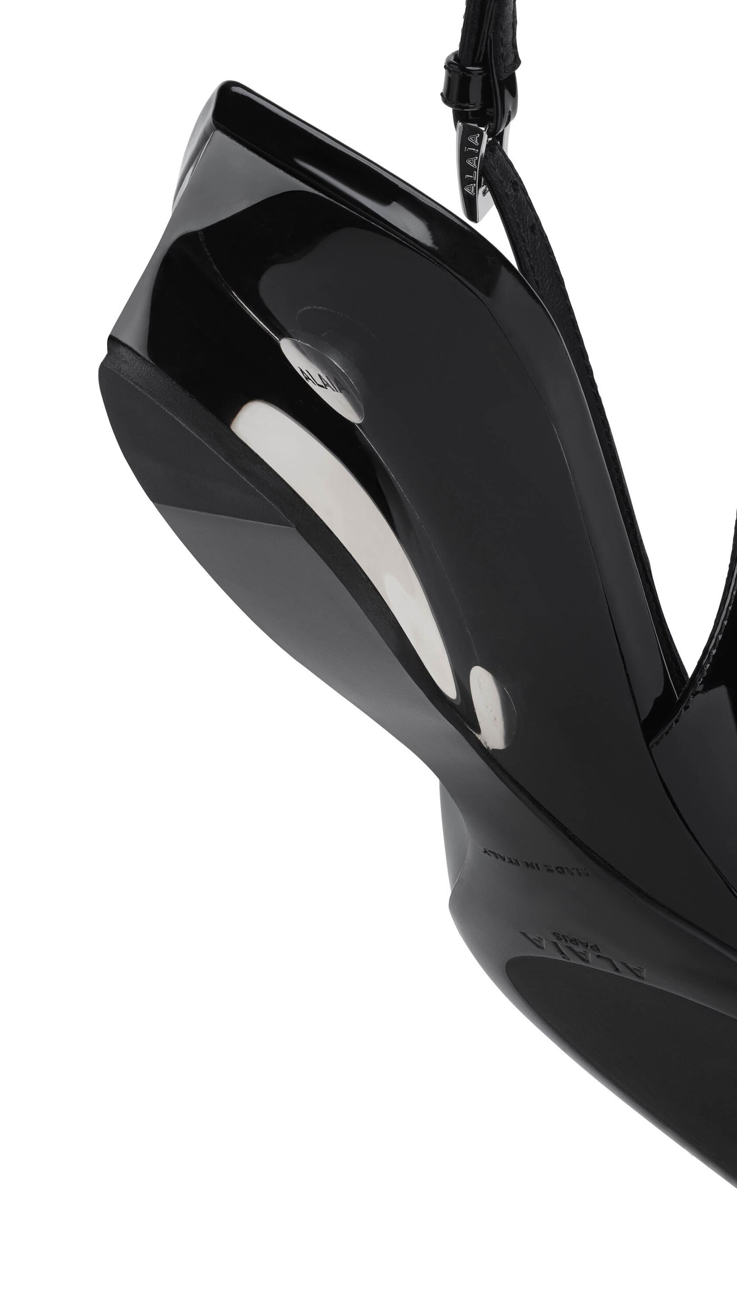 ALA&Iuml;A INVISIBLE WEDGE SLINGBACKS IN PATENT CALFSKIN BLACK - View 4