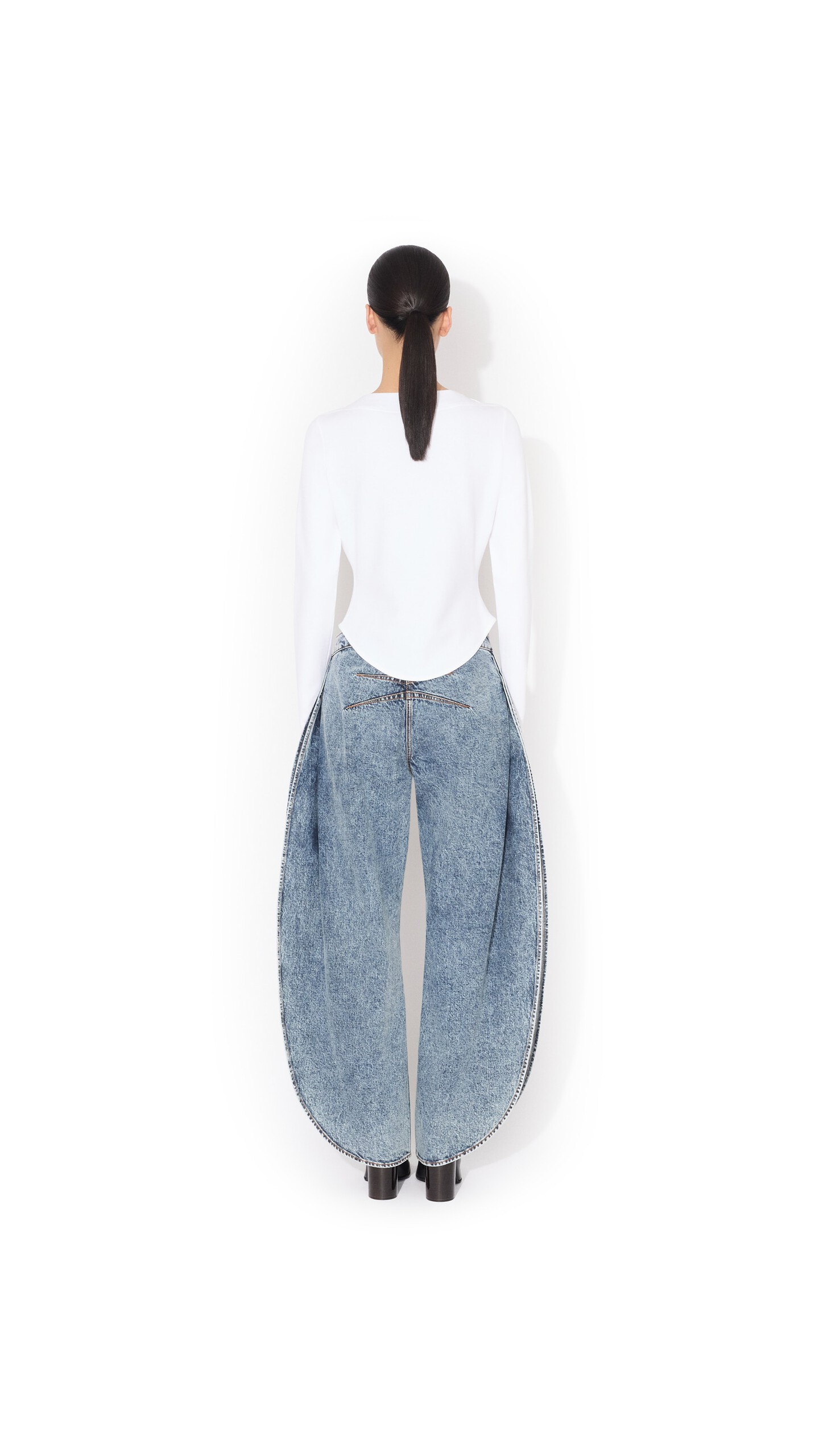 ALA&Iuml;A PETAL DENIM PANTS SNOW BLUE - View 3