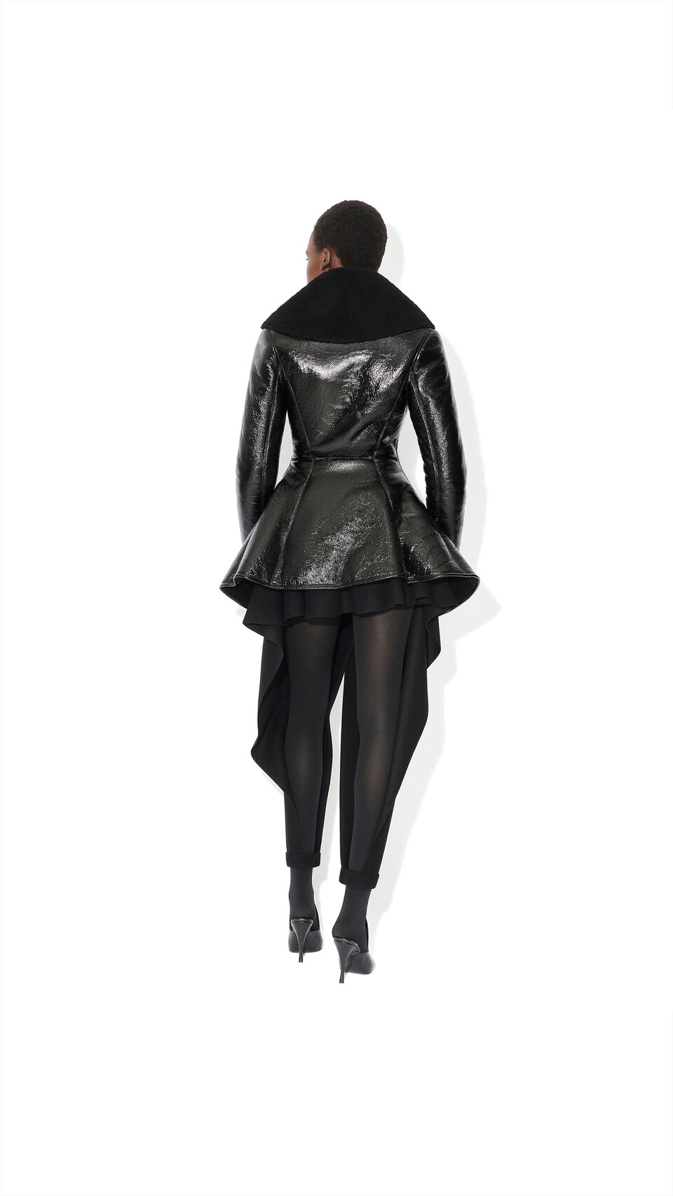 ALA&Iuml;A PRINCESS-MANTEL AUS LACKLEDER UND SHEARLING SCHWARZ/SCHWARZ - View 3
