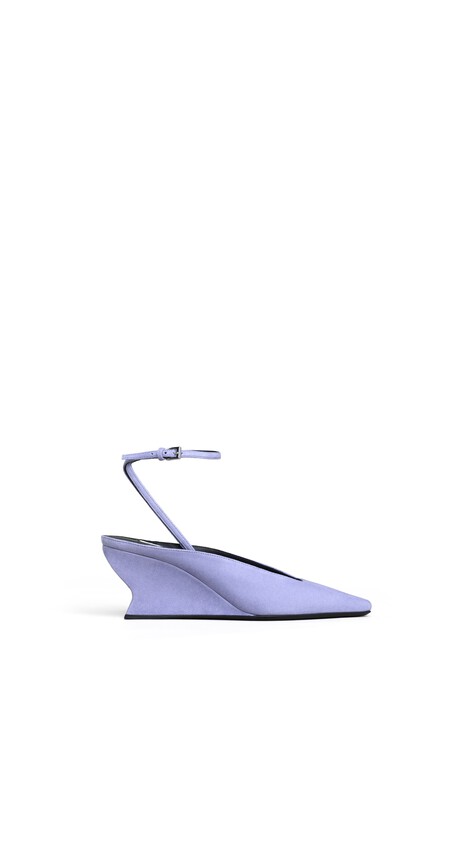 ALA&Iuml;A WAVE WEDGE PUMPS IN SUEDE LILAC