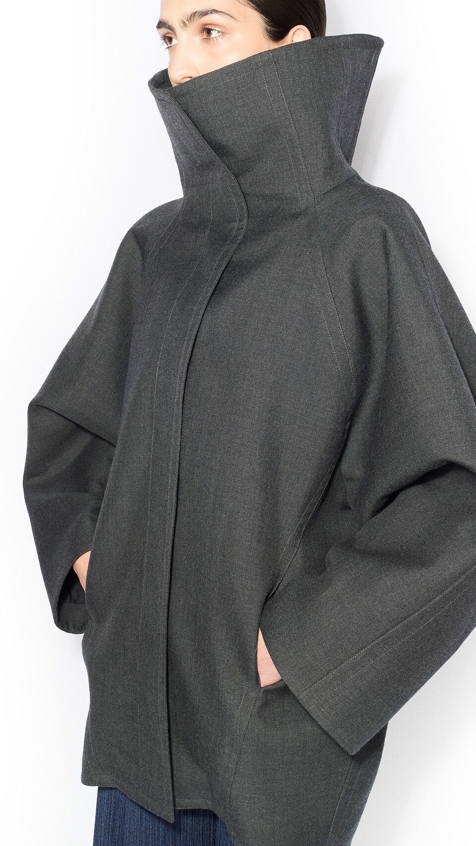ALA&Iuml;A LAYERED WOOL COAT ANTHRACITE - View 4