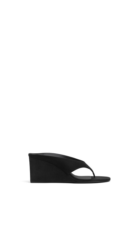 ALA&Iuml;A CUBE THONG MULES IN SUEDE 