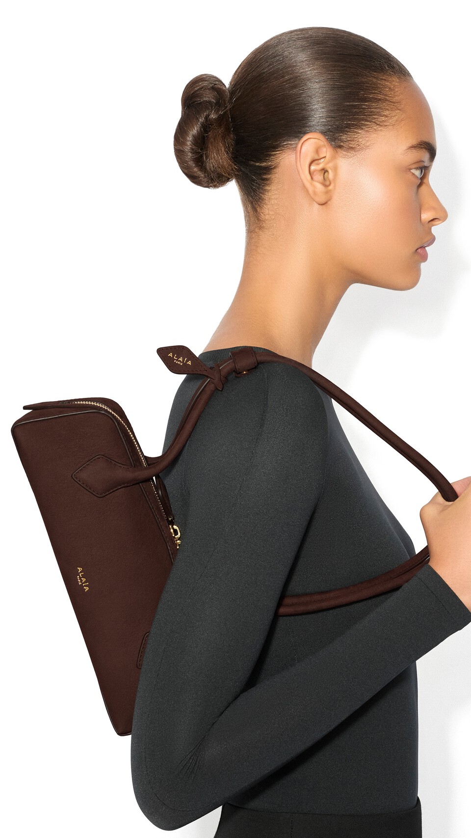 ALA&Iuml;A LE TECKEL SMALL BAG IN NUBUCK BROWN/GOLD - View 4