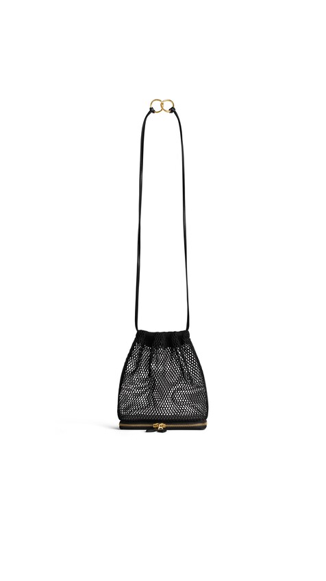 ALA&Iuml;A LE POCHON BAG IN FISHNET BLACK