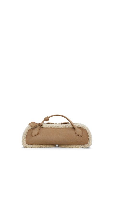 LE TECKEL CLUTCH IN MERINO SHEARLING 