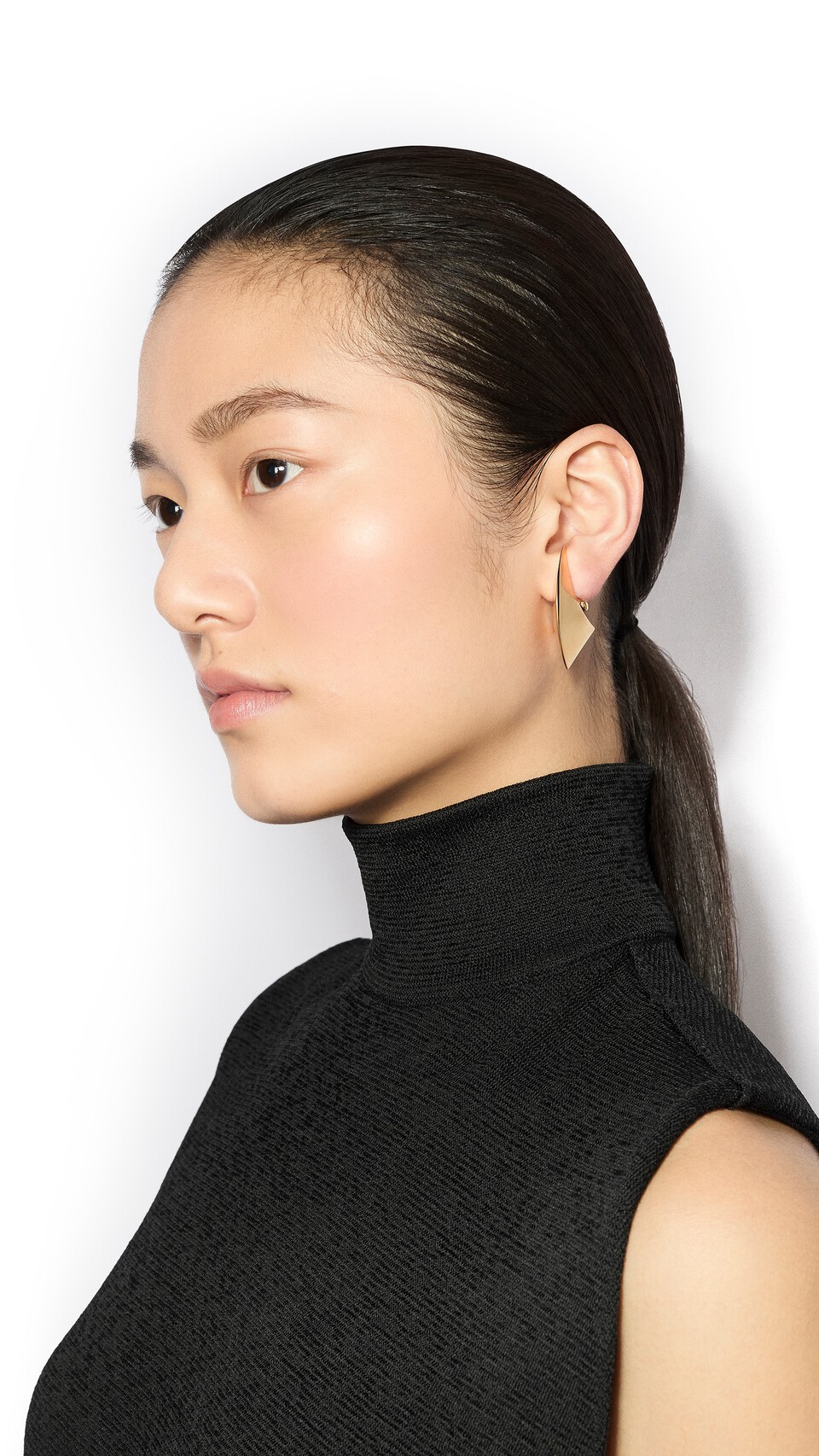 ALA&Iuml;A SMALL EDGE EARRINGS YELLOW GOLD METALS - View 3