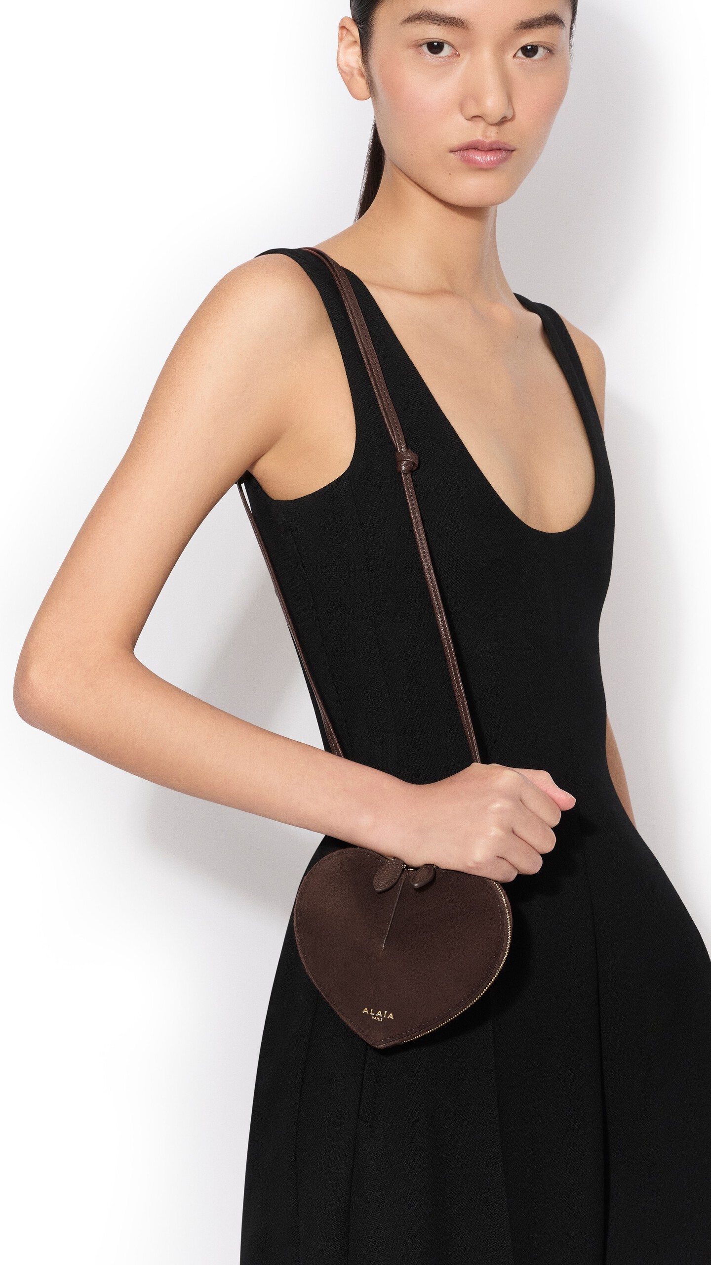 ALA&Iuml;A LE C&OElig;UR SMALL BI-MATERIAL BAG IN LEATHER BROWN - View 4