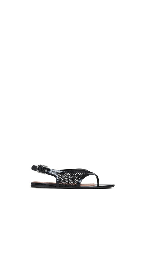 ALA&Iuml;A FISHNET THONG SANDALS IN PATENT CALFSKIN BLACK